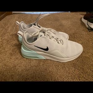 Nike Air Max Motion 2